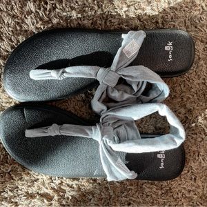 Sanuk brand new women’s 8 grey soft sandals